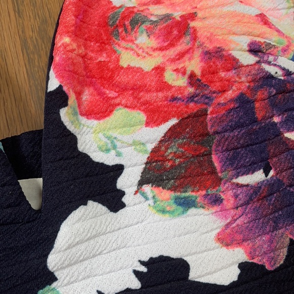 Floral Bodycon Dress - Picture 2 of 6